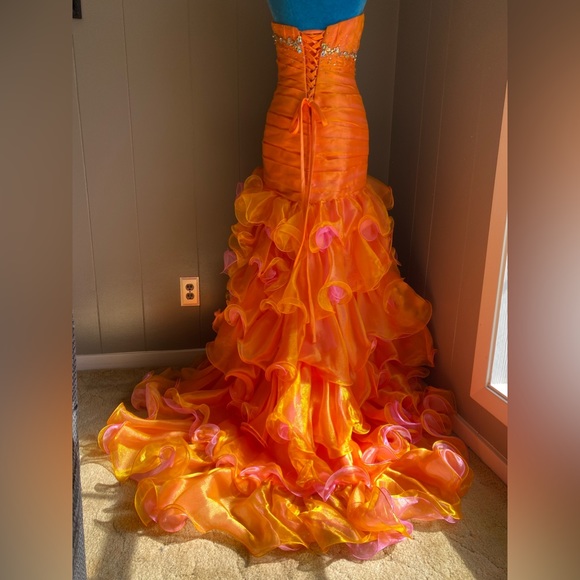 TIFFANY DESIGN DRESS. - Picture 2 of 15